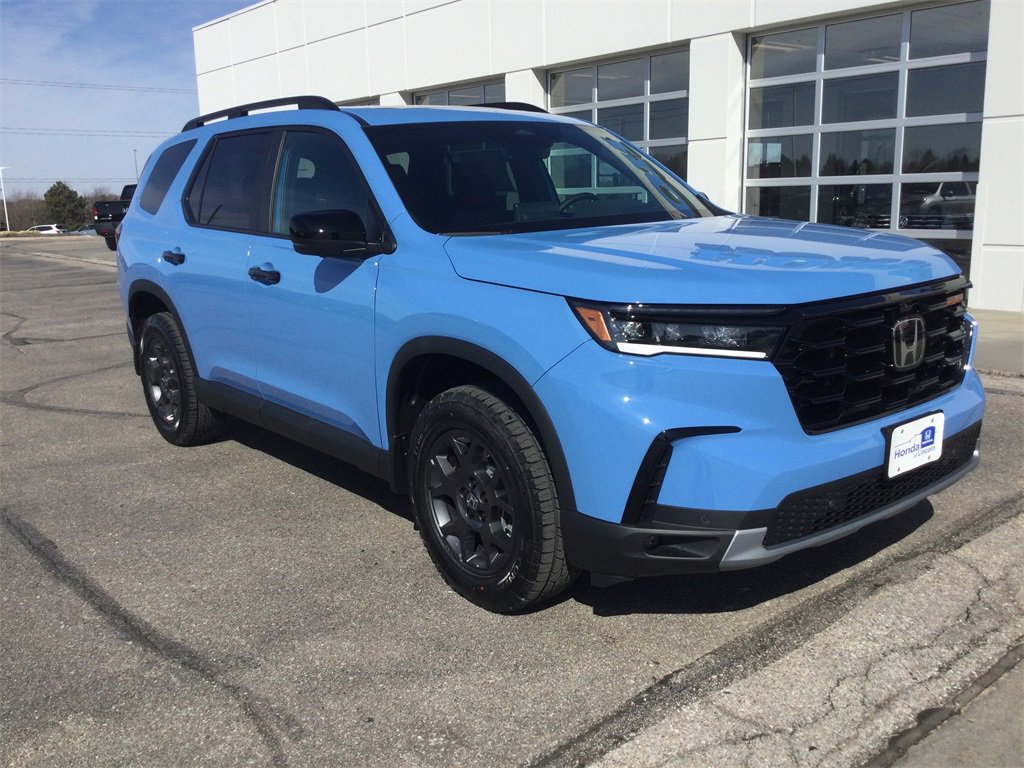 New 2025 Honda Pilot TrailSport image 3