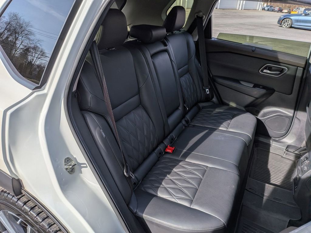 Used 2023 Nissan Rogue Platinum w/ Platinum Premium Package AWD/4WD image 23