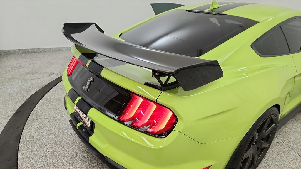 Used 2020 Ford Mustang Shelby GT500 w/ Carbon Fiber Track Pack RWD image 38