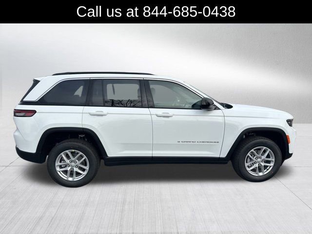 New 2025 Jeep Grand Cherokee Laredo image 4
