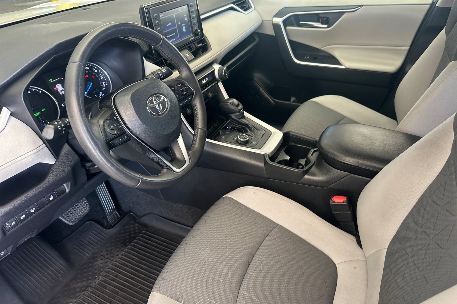 Used 2021 Toyota RAV4 XLE w/ XLE Grade Weather Package AWD/4WD image 9