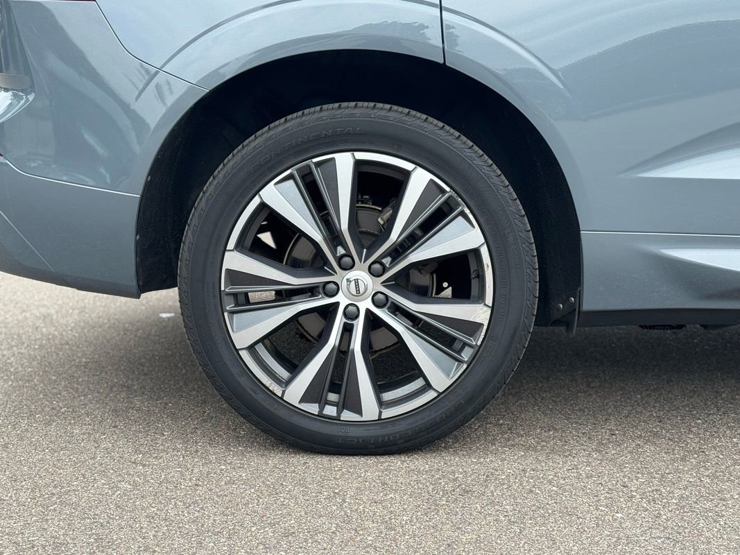 Used 2022 Volvo XC60 B5 Momentum image 10