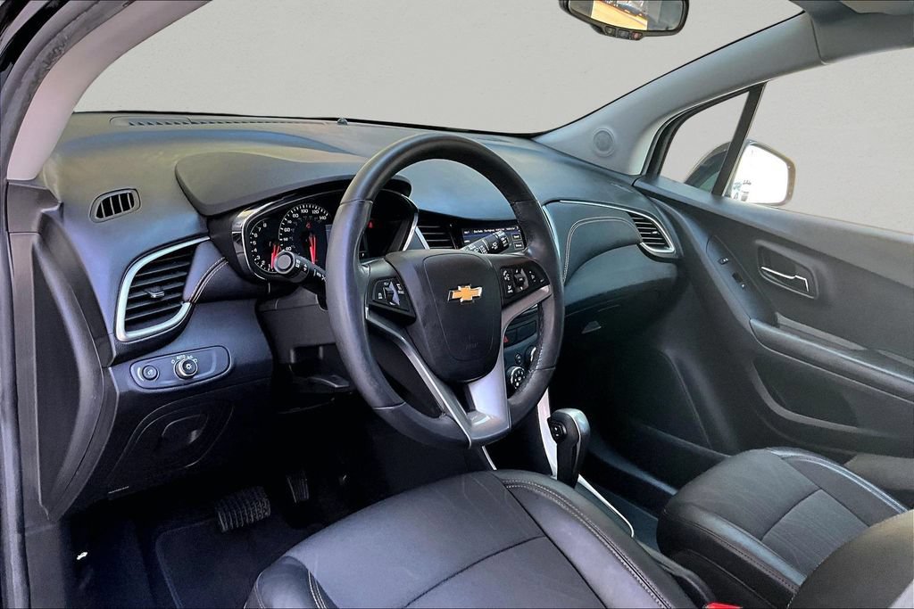 Used 2022 Chevrolet Trax LT w/ LT Convenience Package FWD image 15