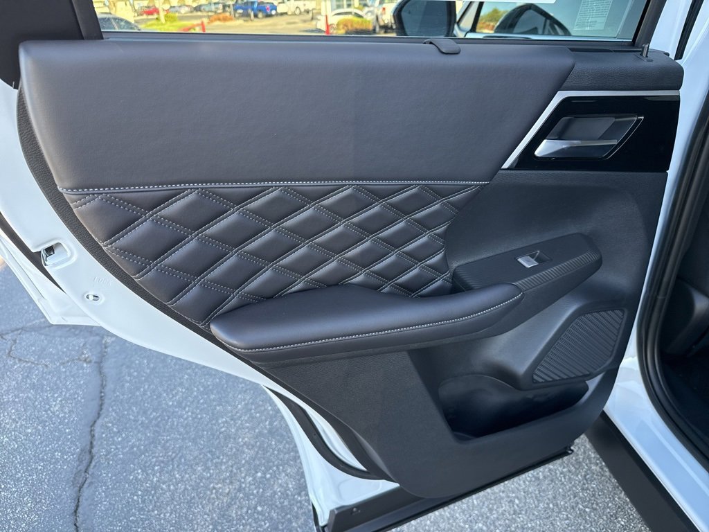 New 2025 Mitsubishi Outlander SEL image 29