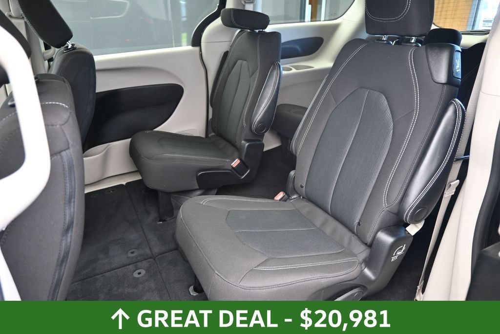 Used 2023 Chrysler Voyager LX FWD image 17