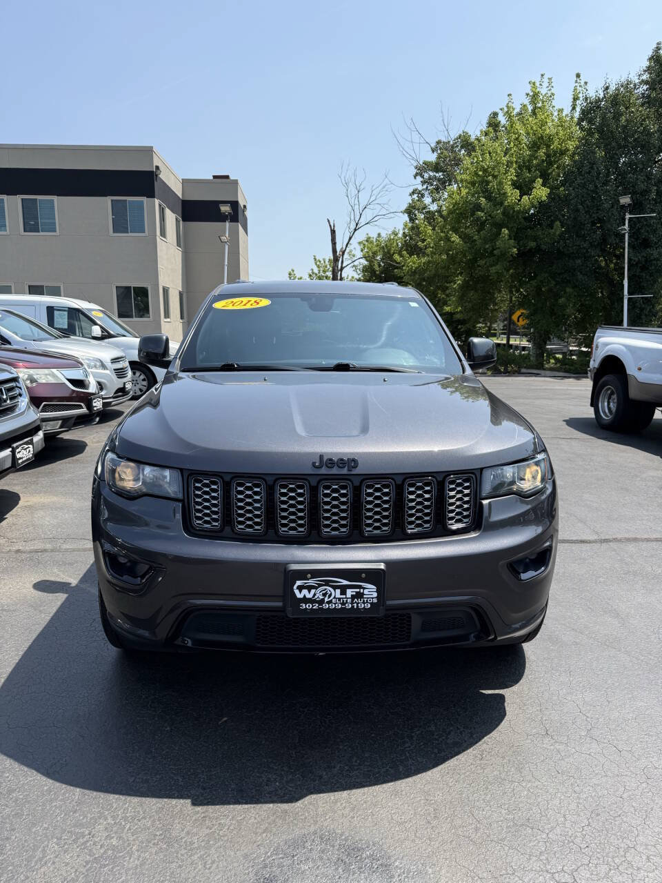 Used 2018 Jeep Grand Cherokee Altitude AWD/4WD image 3