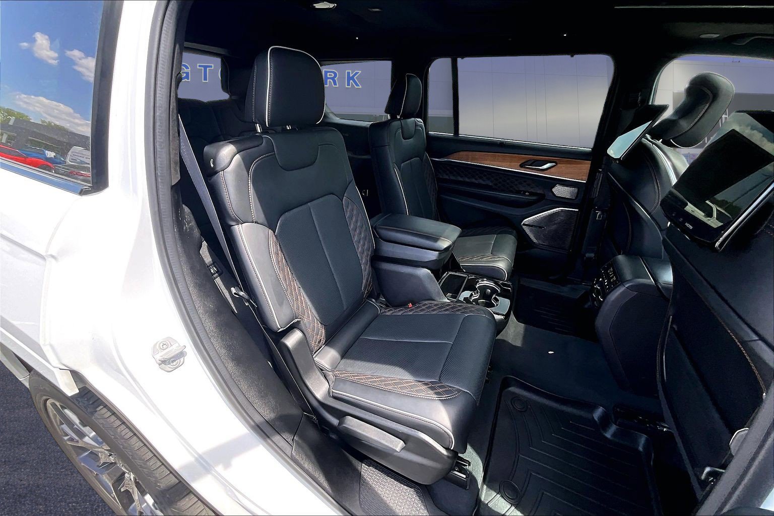 Used 2023 Jeep Grand Cherokee L Summit AWD/4WD image 25