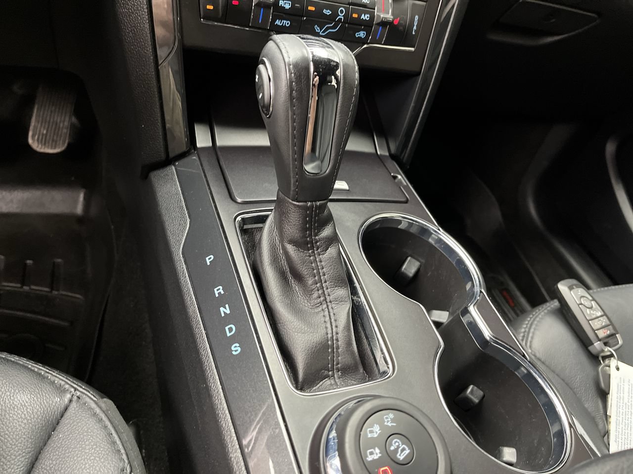 Used 2018 Ford Explorer XLT w/ Equipment Group 202A AWD/4WD image 28