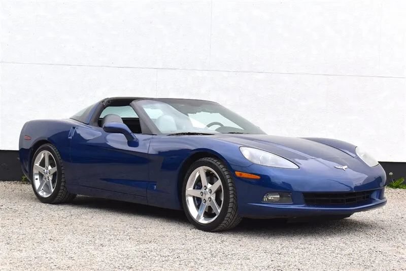 Used 2005 Chevrolet Corvette Coupe w/ Preferred Equipment Group RWD image 2
