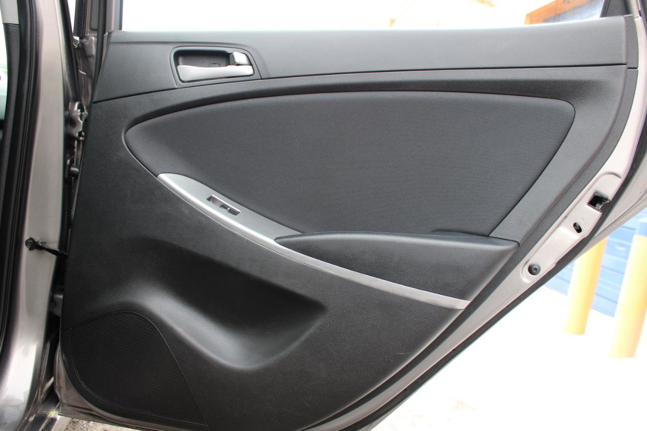 Used 2017 Hyundai Accent SE FWD image 39