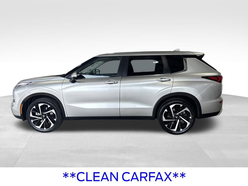 Used 2024 Mitsubishi Outlander SE Black Edition image 2