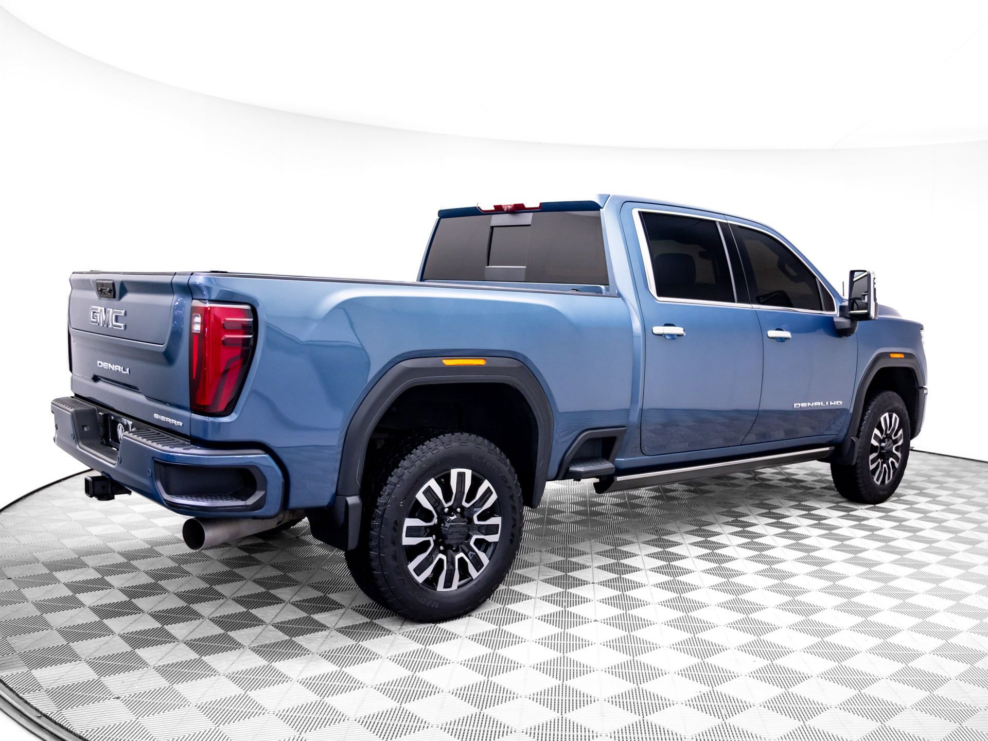 Used 2025 GMC Sierra 2500 Denali Ultimate w/ Max Trailering Package AWD/4WD image 5