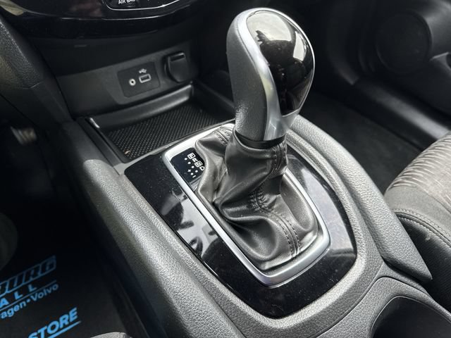 Used 2020 Nissan Rogue SV AWD/4WD image 15