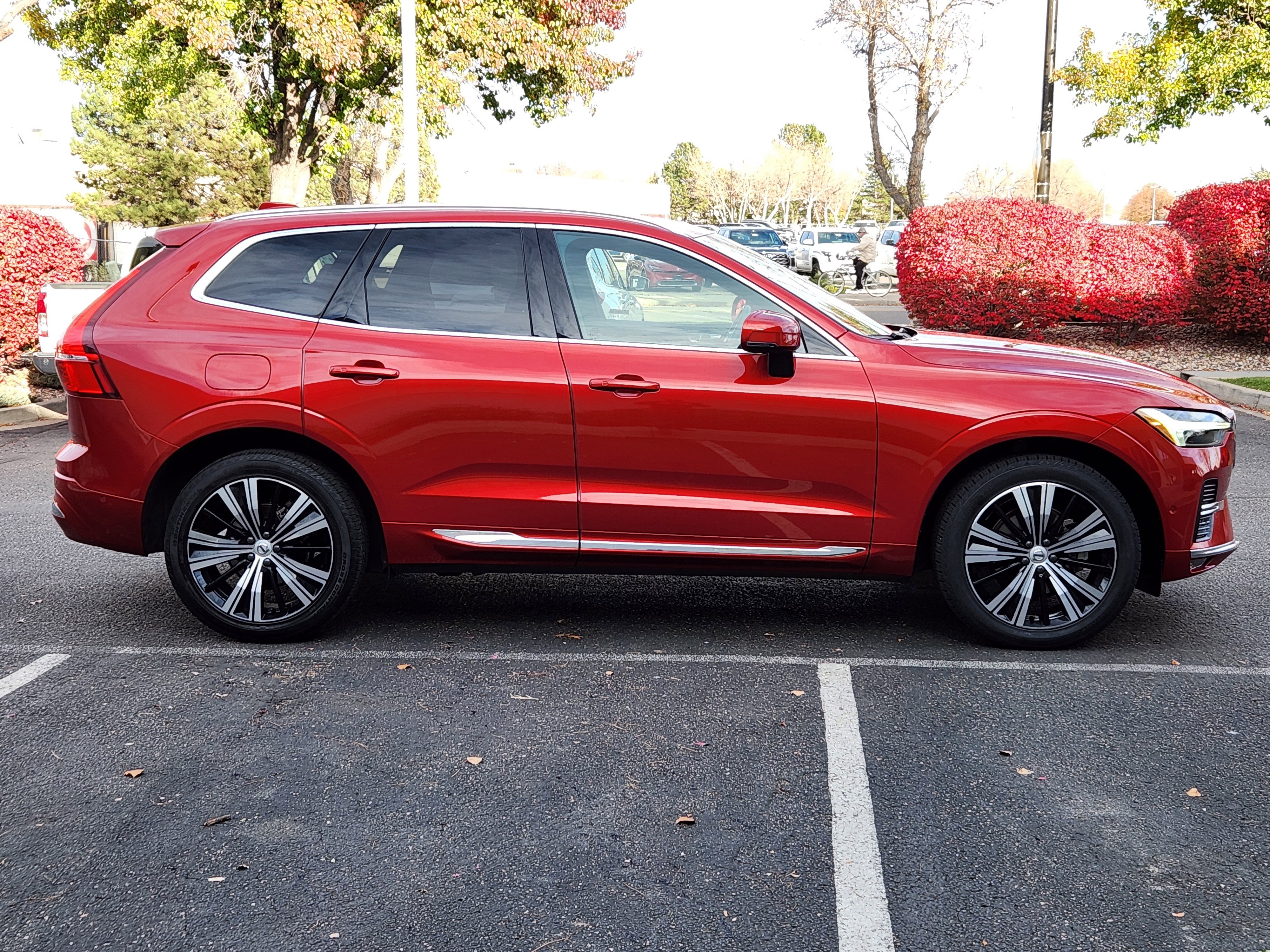 Certified 2023 Volvo XC60 B5 Ultimate image 2