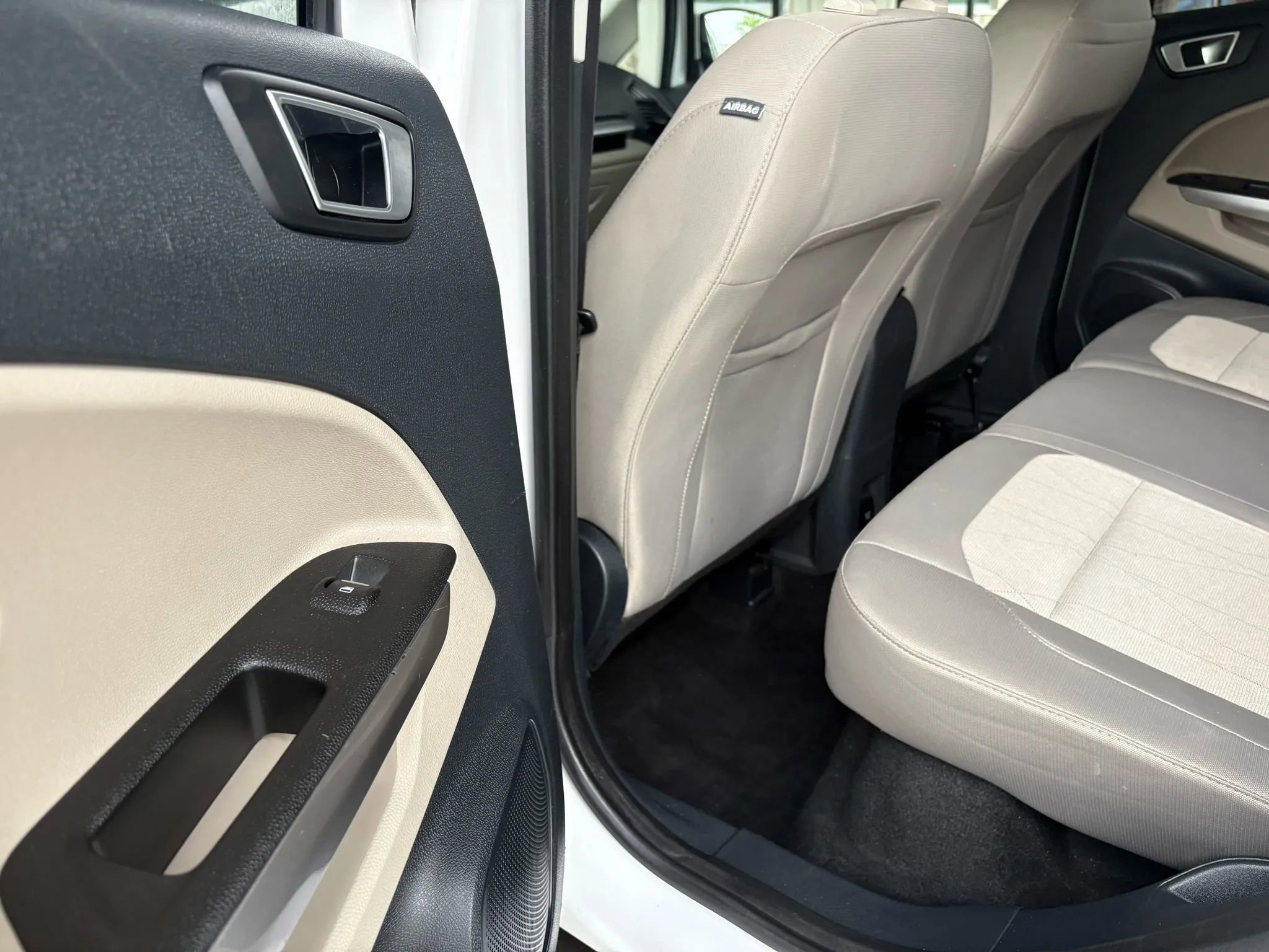 Used 2018 Ford EcoSport SE w/ SE Convenience Package image 88