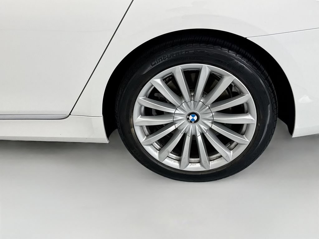 Used 2020 BMW 740i w/ Premium Package RWD image 30