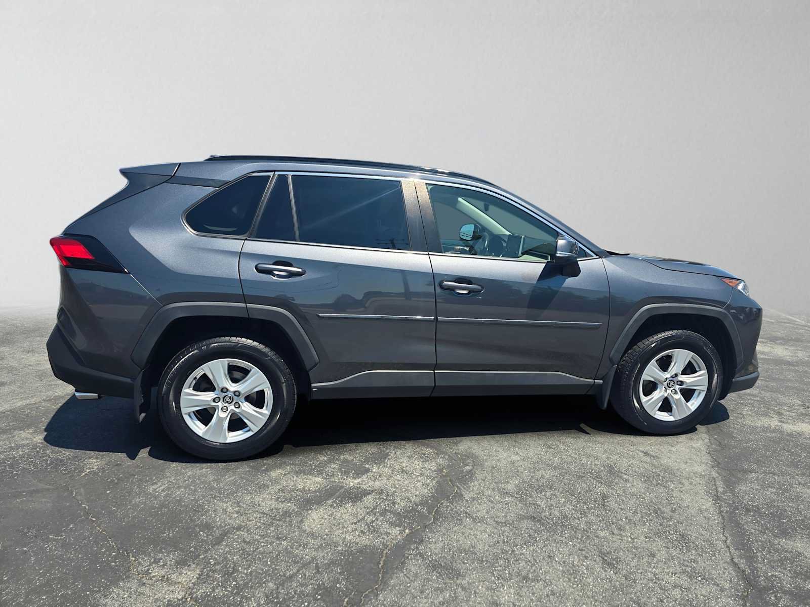 Used 2020 Toyota RAV4 XLE w/ Convenience Package AWD/4WD image 2