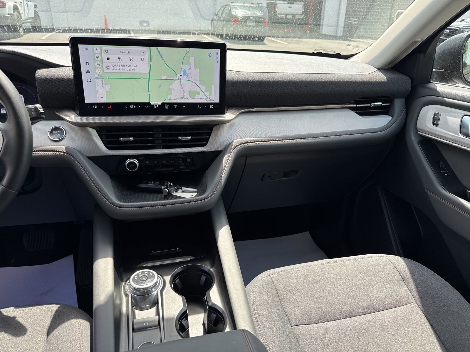 Used 2025 Ford Explorer Active AWD/4WD image 9