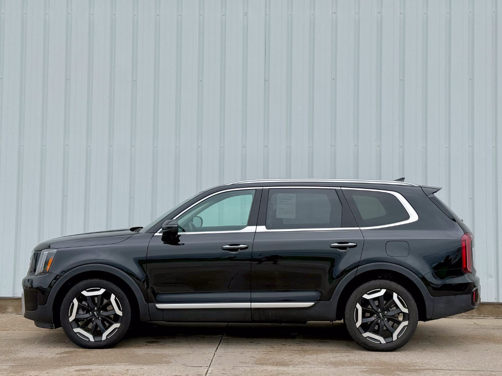 Used 2025 Kia Telluride S AWD/4WD image 3