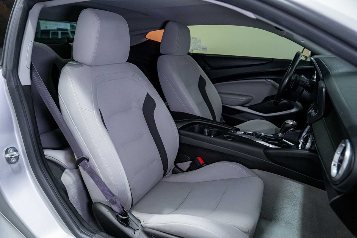 Used 2016 Chevrolet Camaro LT RWD image 17