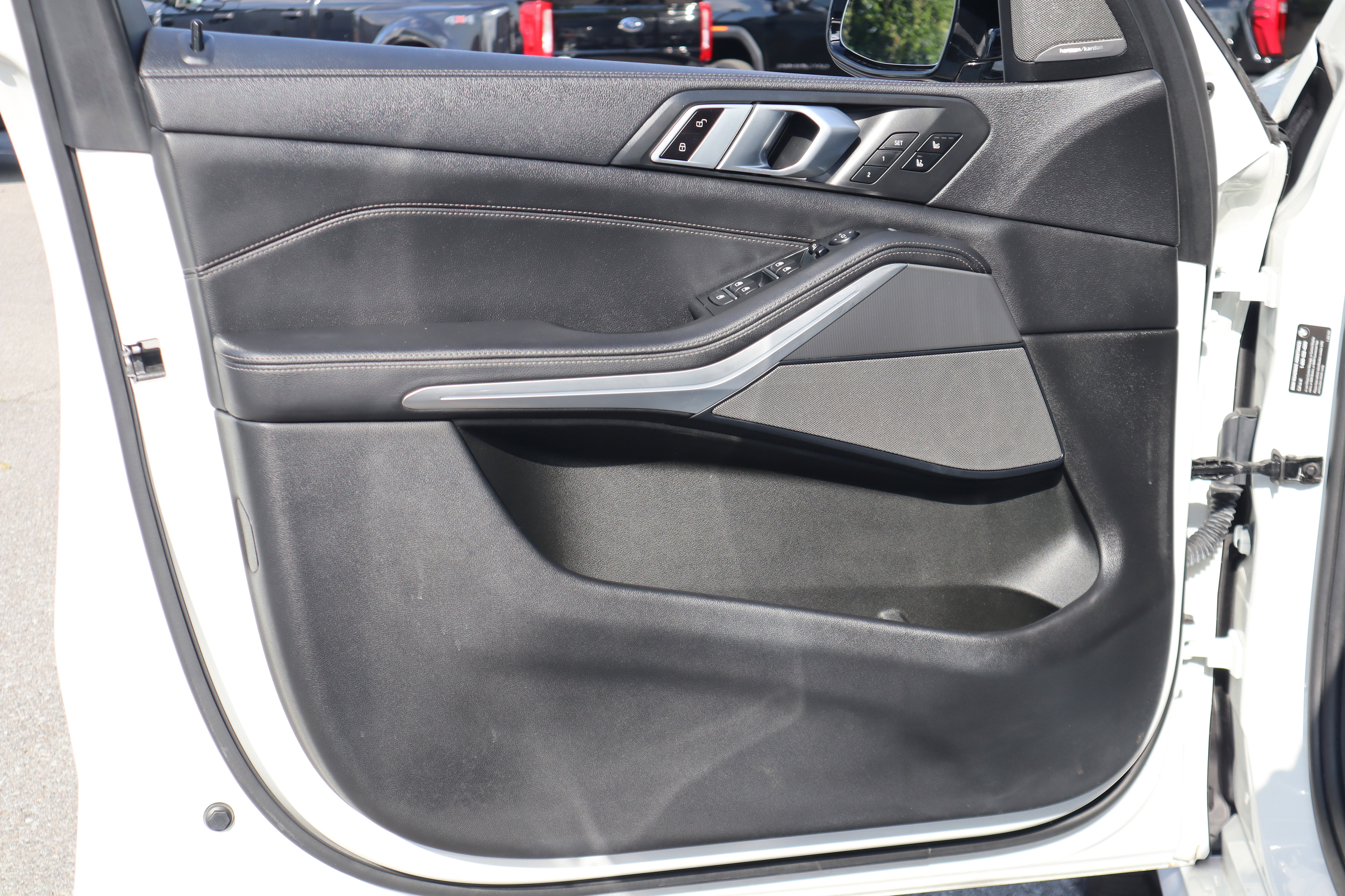 Used 2021 BMW X5 sDrive40i w/ M Sport Package RWD image 31