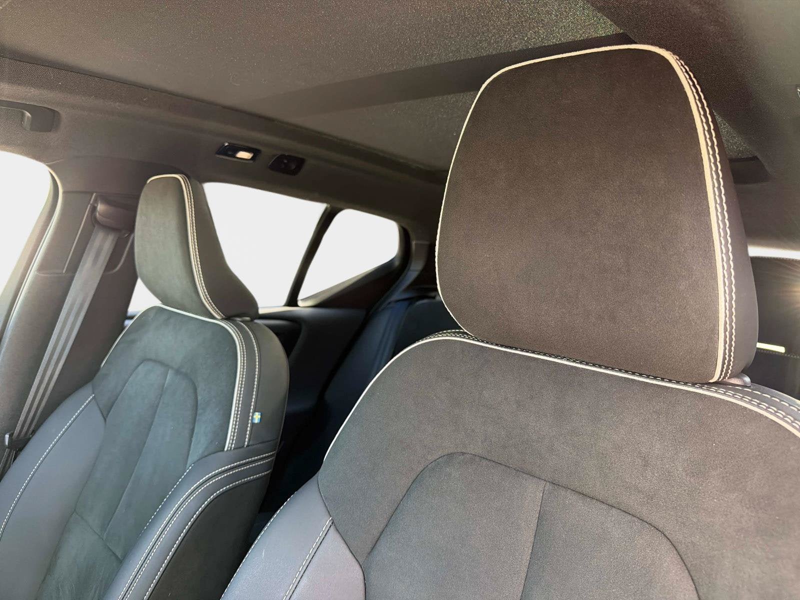 Used 2024 Volvo XC40 B5 Plus AWD/4WD image 19