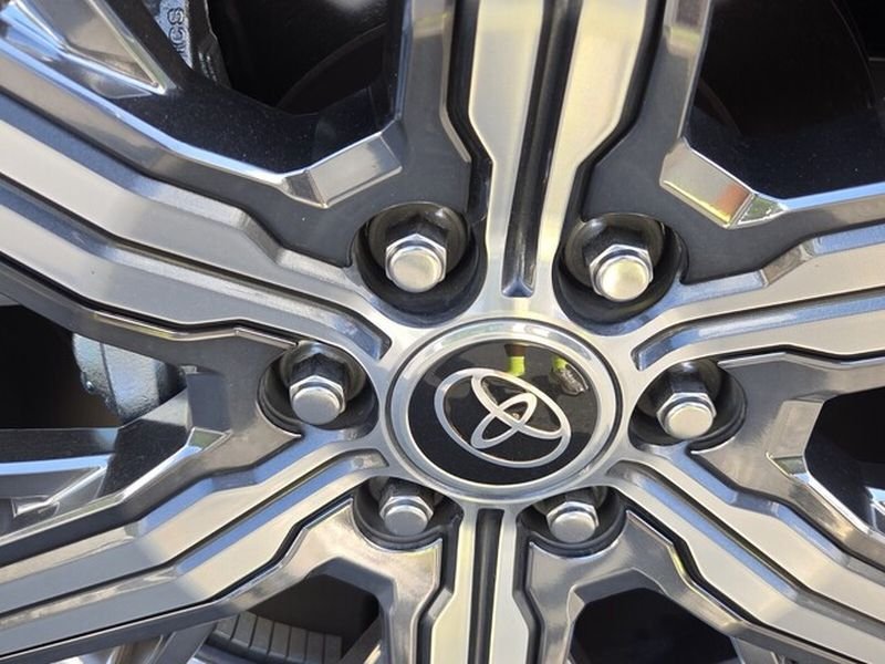 Used 2024 Toyota Sequoia Capstone AWD/4WD image 18