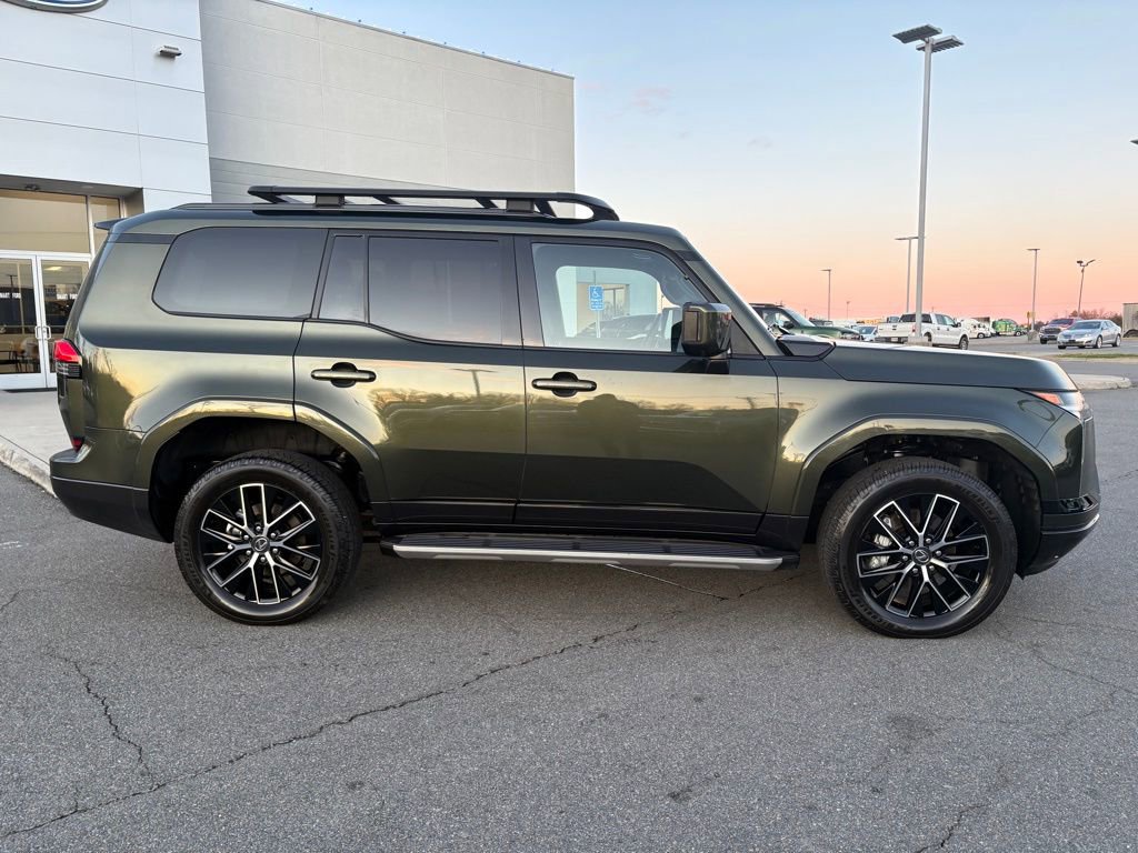 Used 2024 Lexus GX 550 image 2