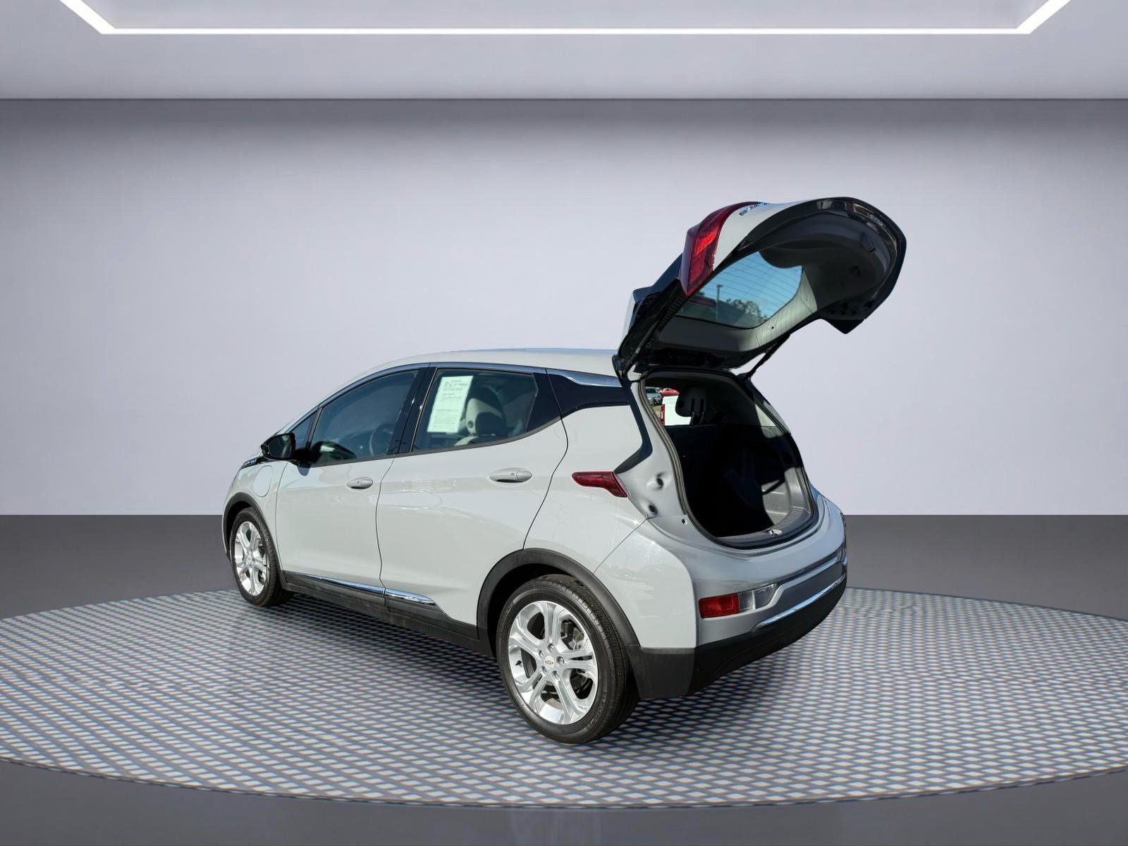 Used 2019 Chevrolet Bolt LT FWD image 8