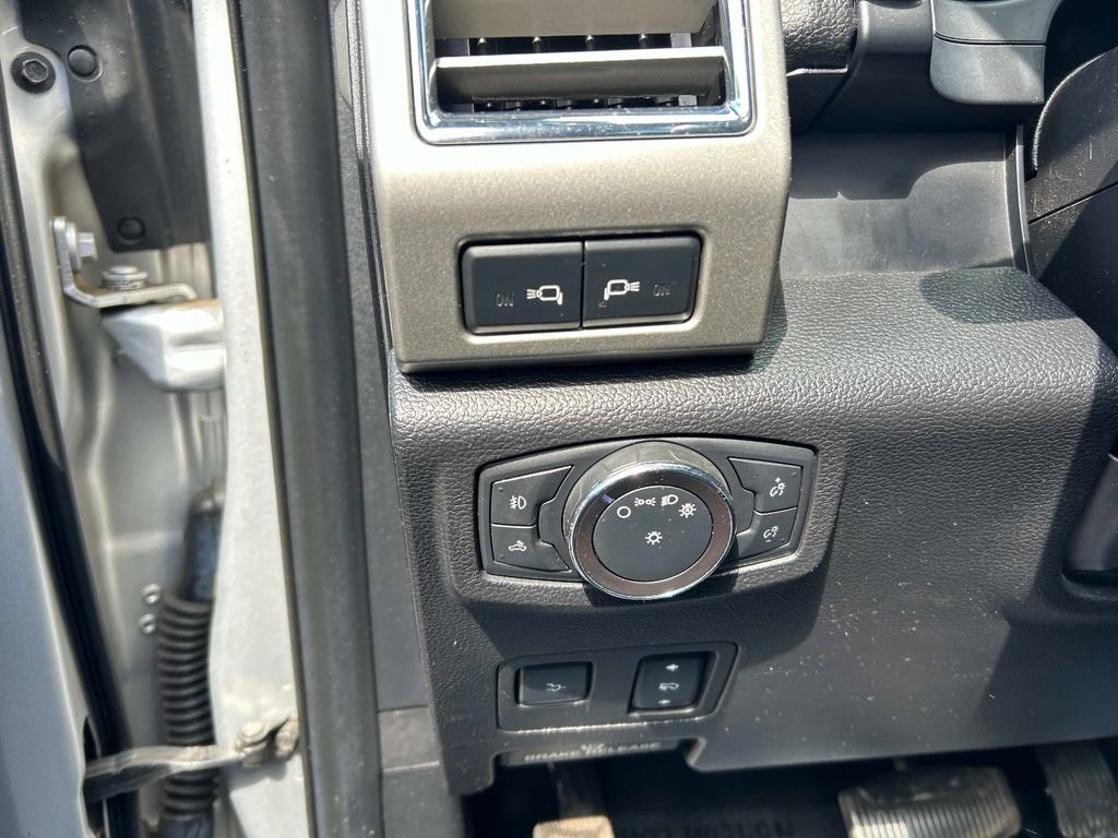 Used 2017 Ford F250 Lariat w/ Lariat Ultimate Package AWD/4WD image 27