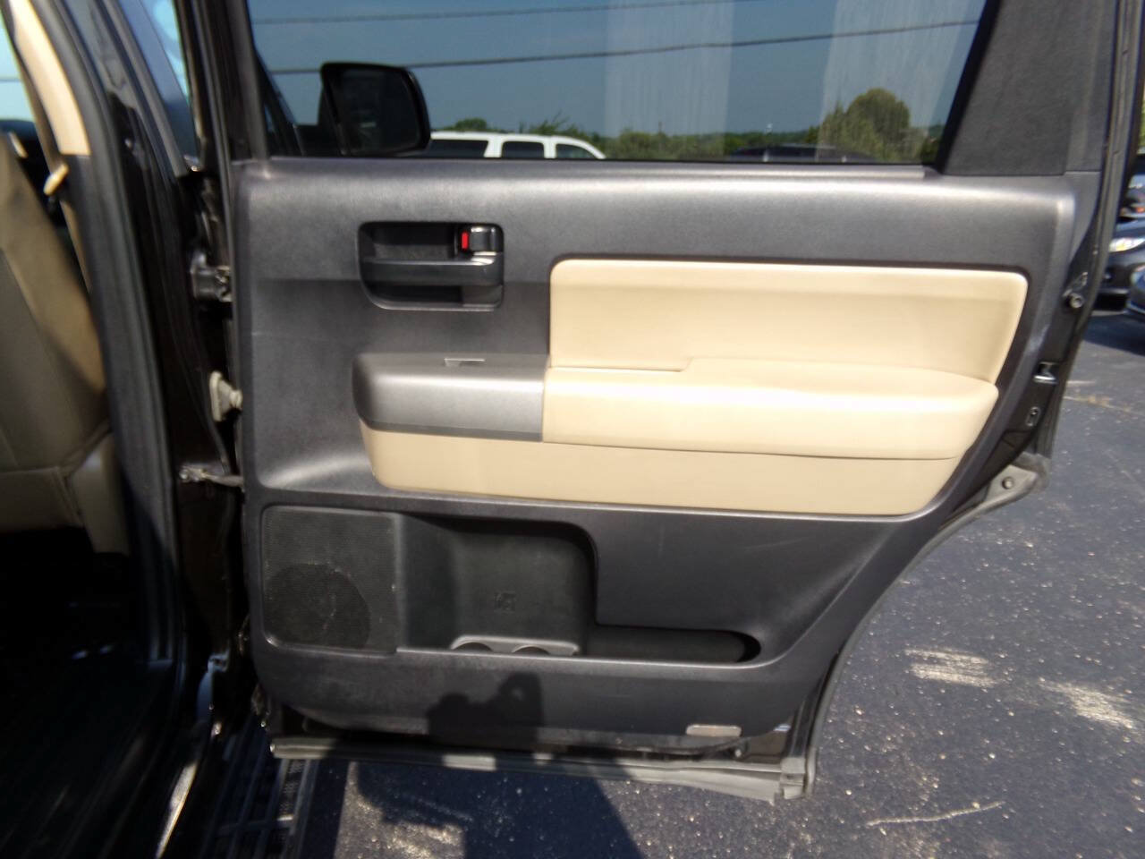 Used 2015 Toyota Sequoia SR5 w/ Premium Package AWD/4WD image 21