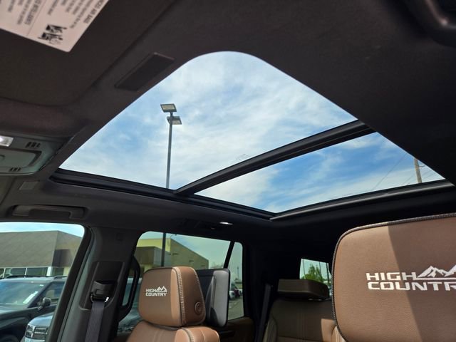 Used 2025 Chevrolet Tahoe High Country AWD/4WD image 15