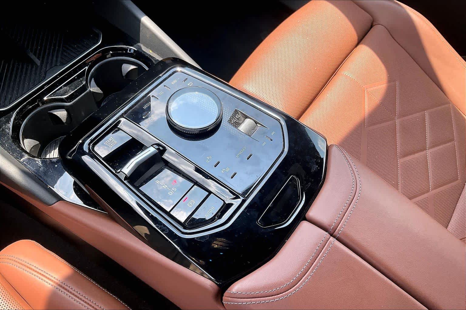 Used 2026 BMW 530i xDrive AWD/4WD image 16