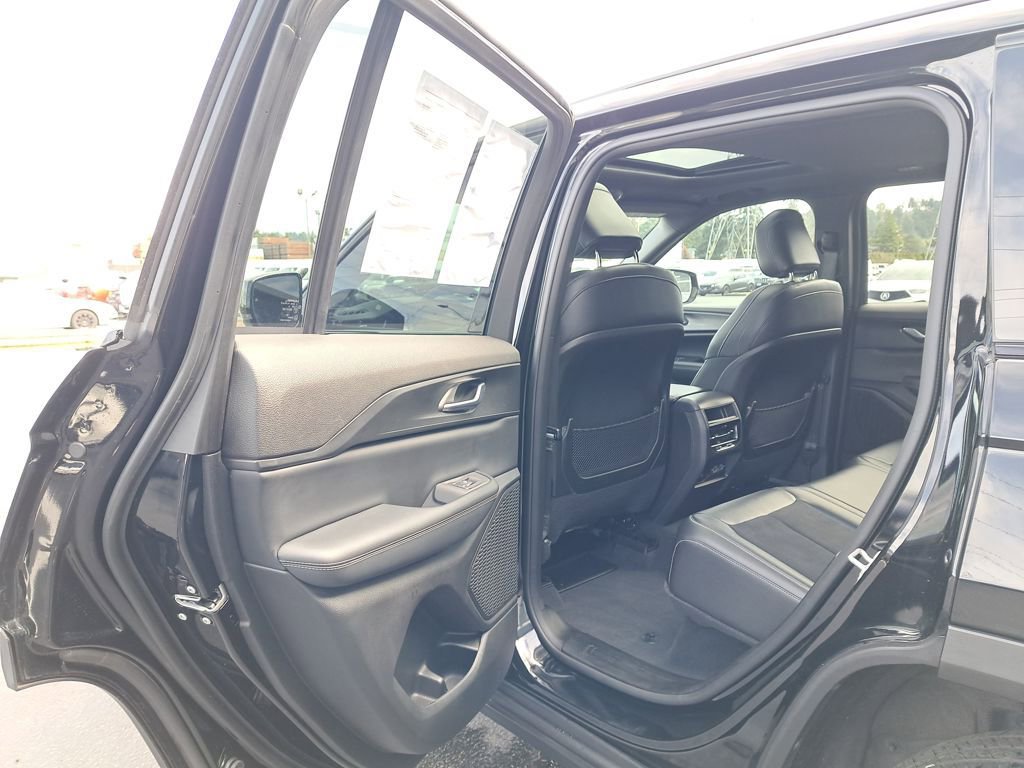 Used 2023 Jeep Grand Cherokee Altitude image 12