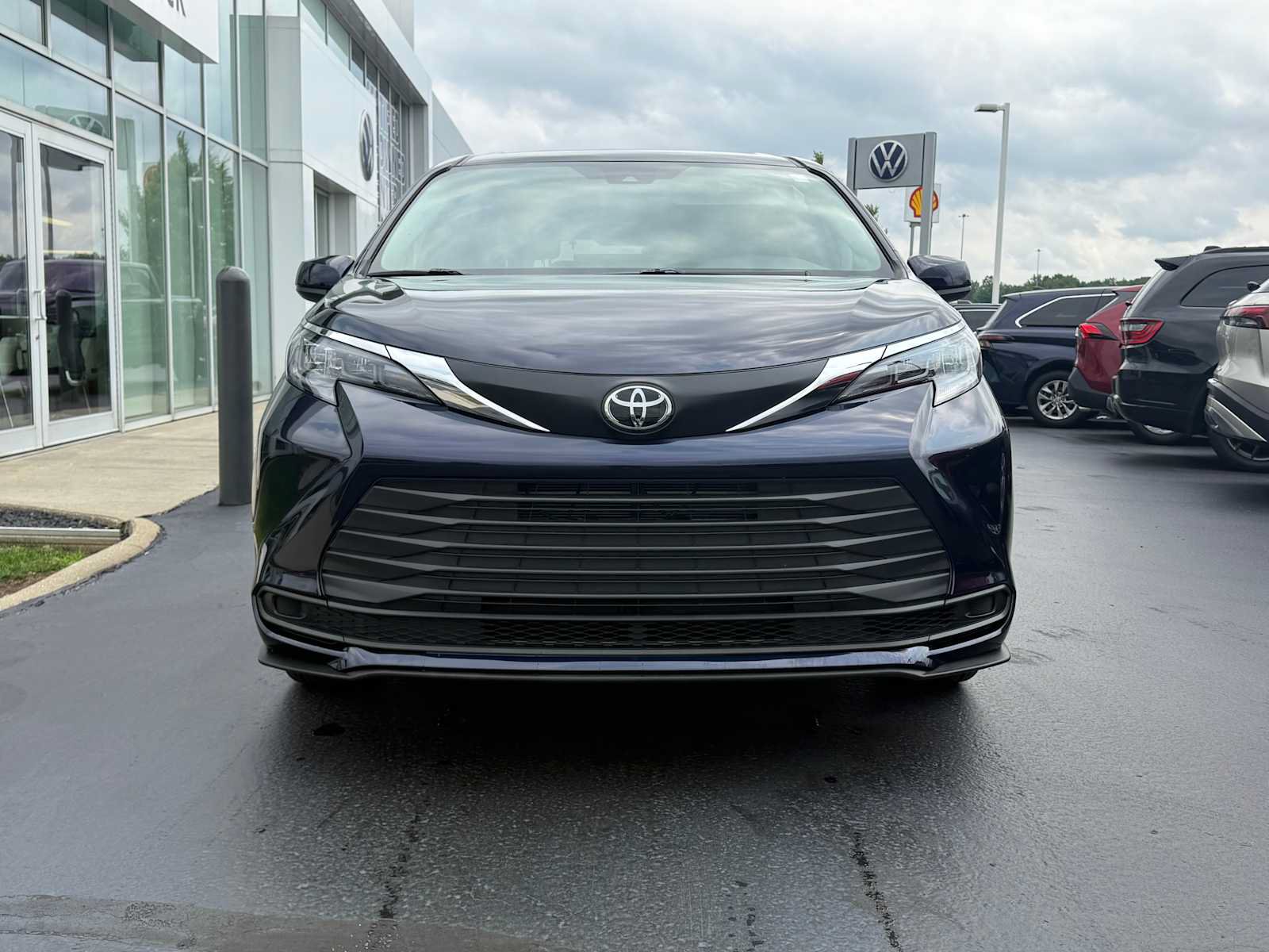 Certified 2026 Toyota Sienna LE AWD/4WD image 2