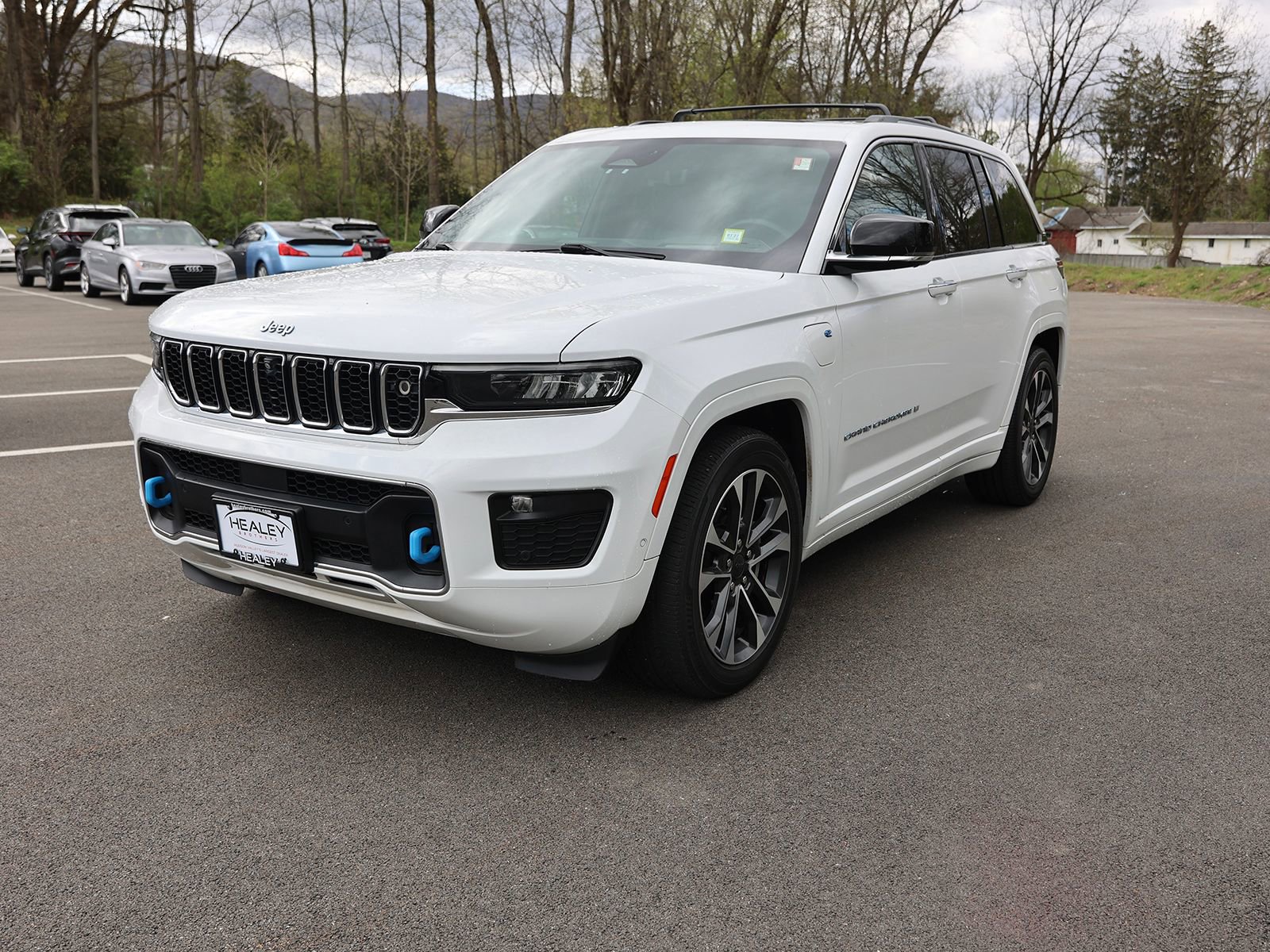 Used 2022 Jeep Grand Cherokee Overland w/ Advanced Protech Group III AWD/4WD image 3
