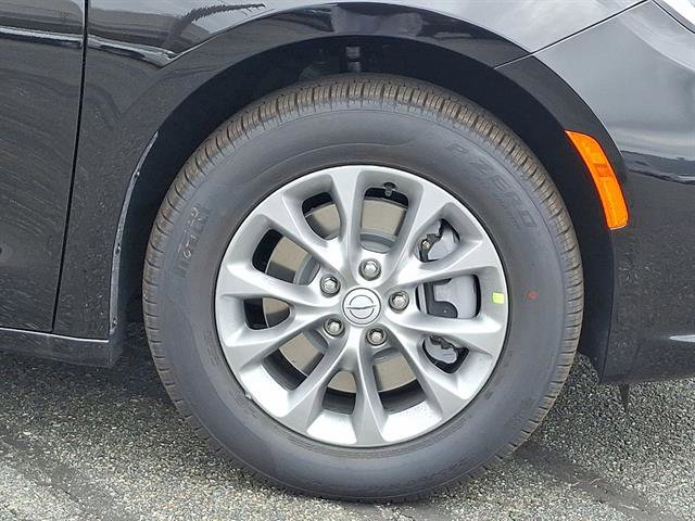 New 2026 Chrysler Pacifica Select image 5