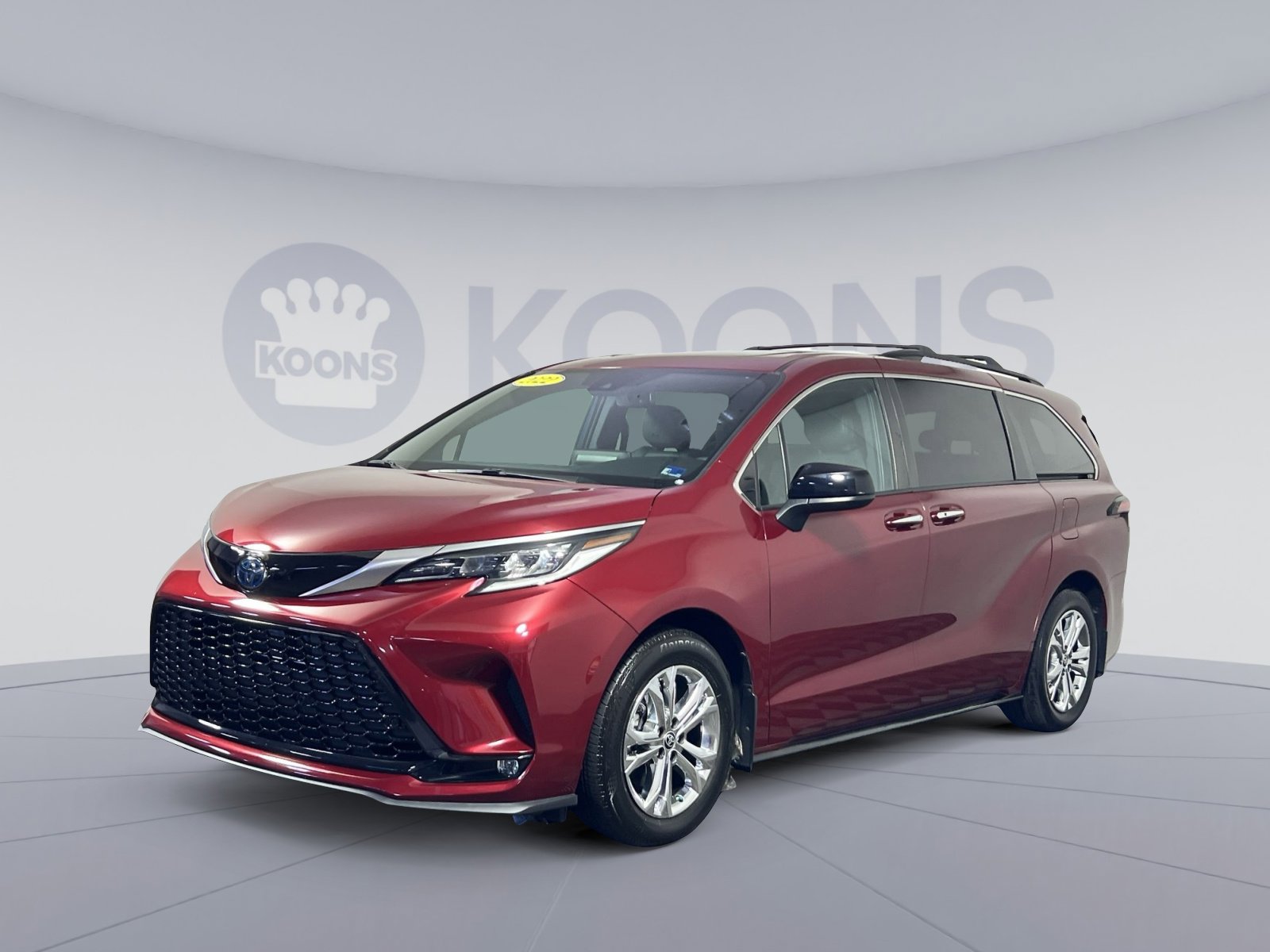 Used 2022 Toyota Sienna XSE AWD/4WD image 2