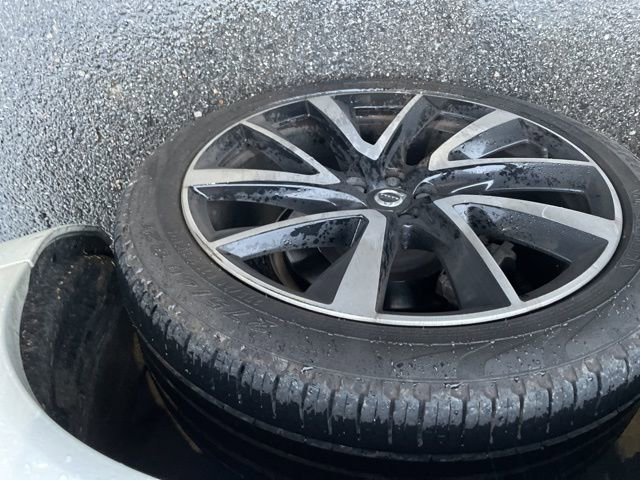 Used 2018 Volvo XC90 T6 Momentum w/ Convenience Package image 16