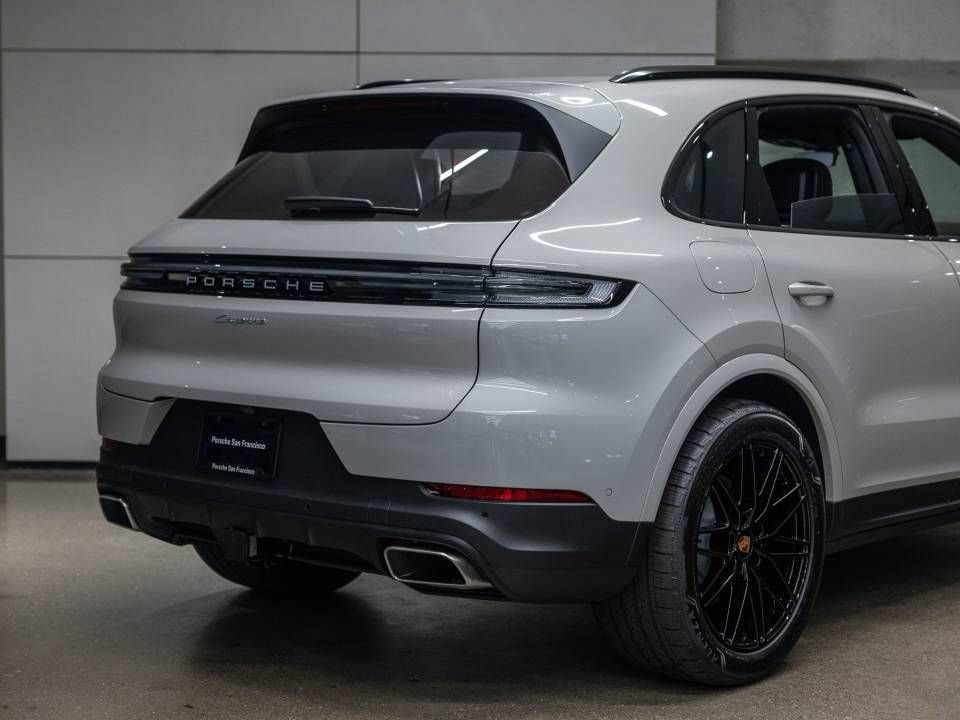 Certified 2026 Porsche Cayenne AWD/4WD image 18