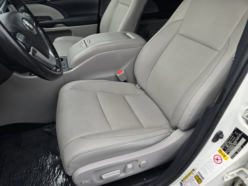 Used 2019 Toyota Highlander Limited Platinum AWD/4WD image 17