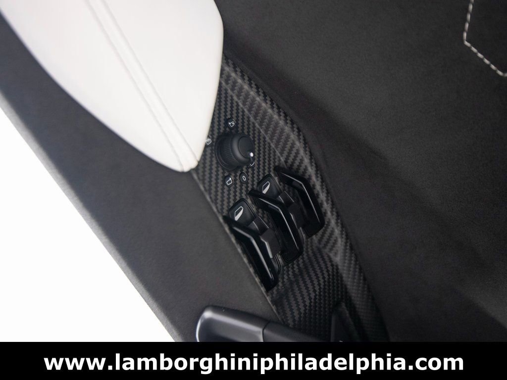 Used 2024 Lamborghini Revuelto image 14