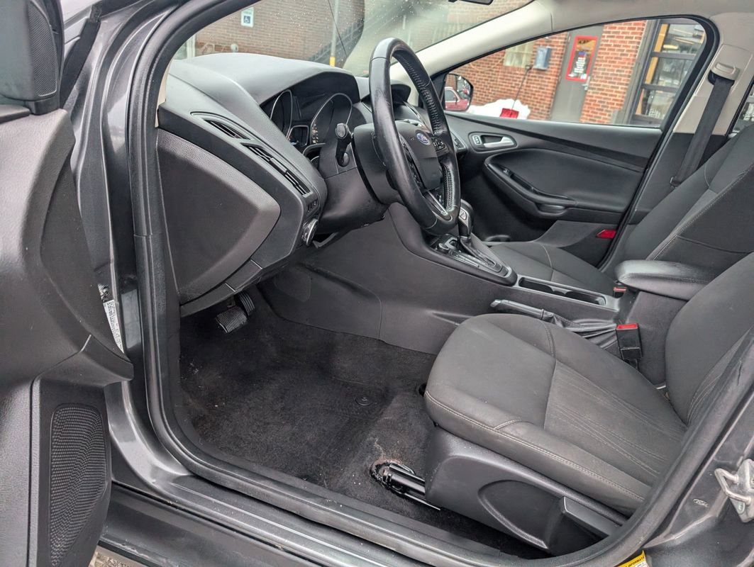 Used 2017 Ford Focus SE w/ Cold Weather Package image 33