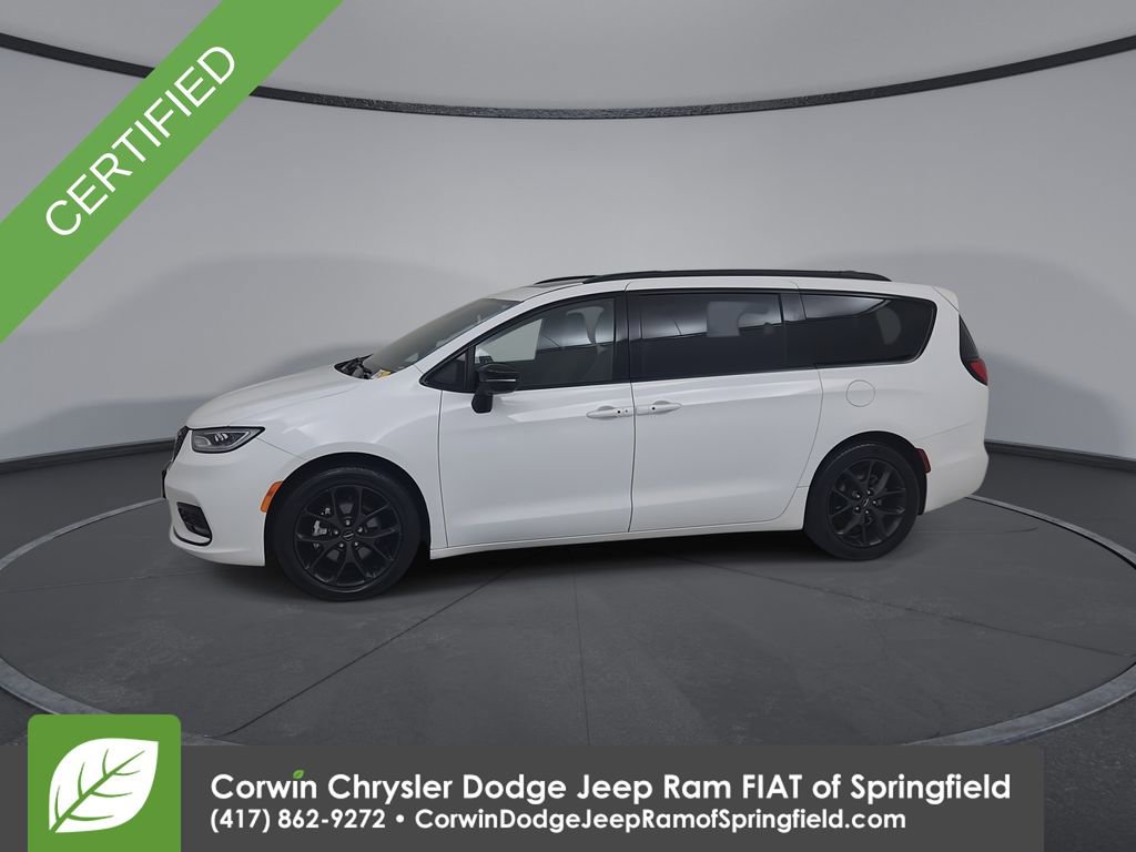 Certified 2025 Chrysler Pacifica Limited image 8