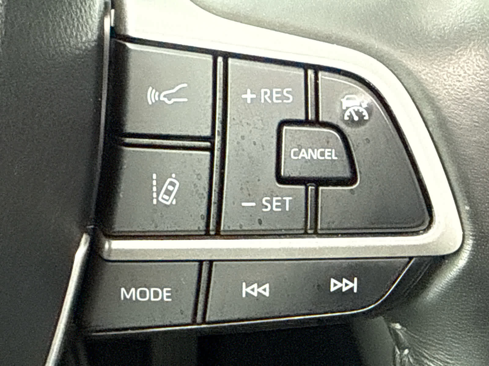 Used 2022 Toyota Highlander XLE image 12