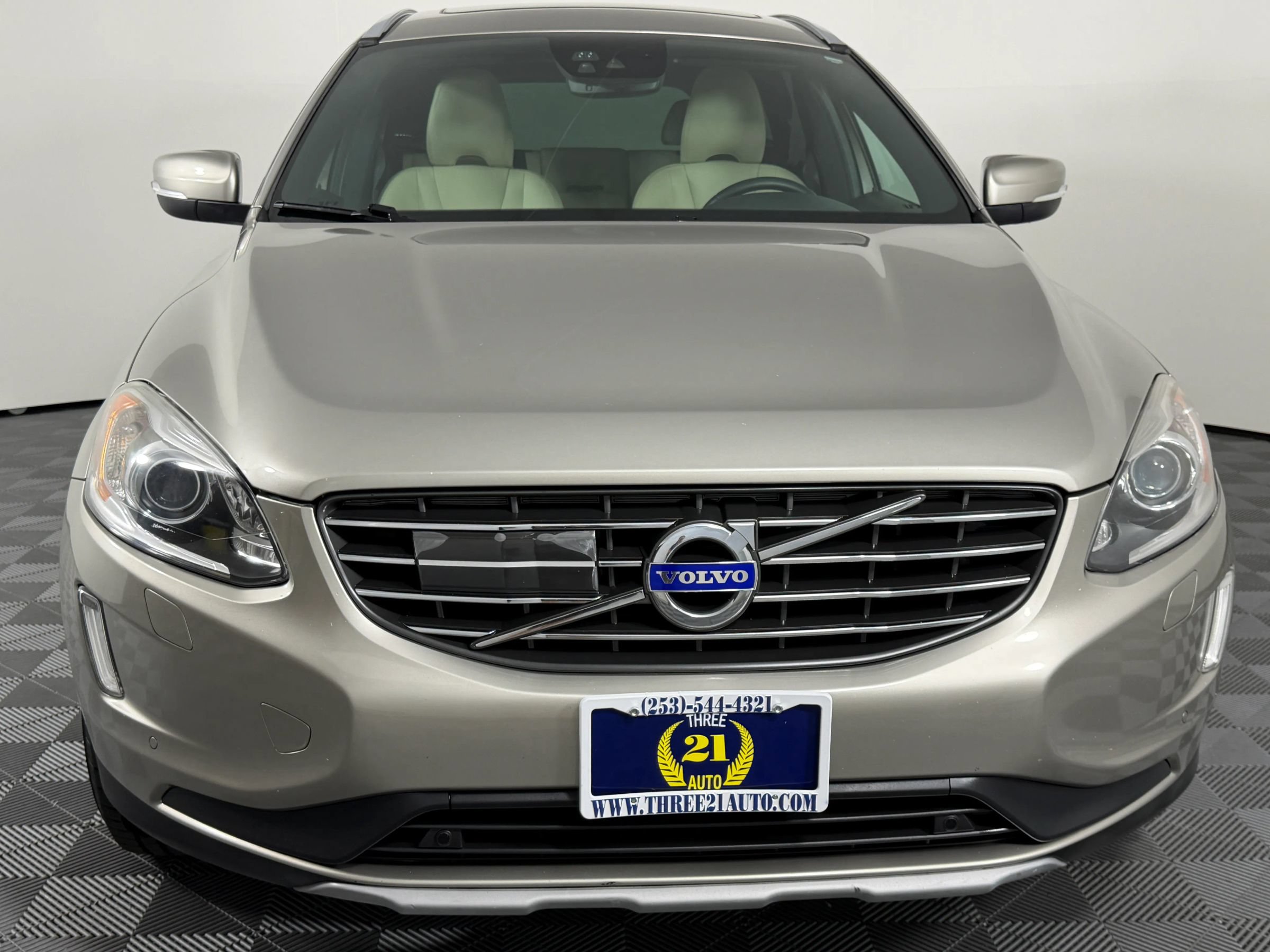 Used 2016 Volvo XC60 T6 Platinum FWD image 3