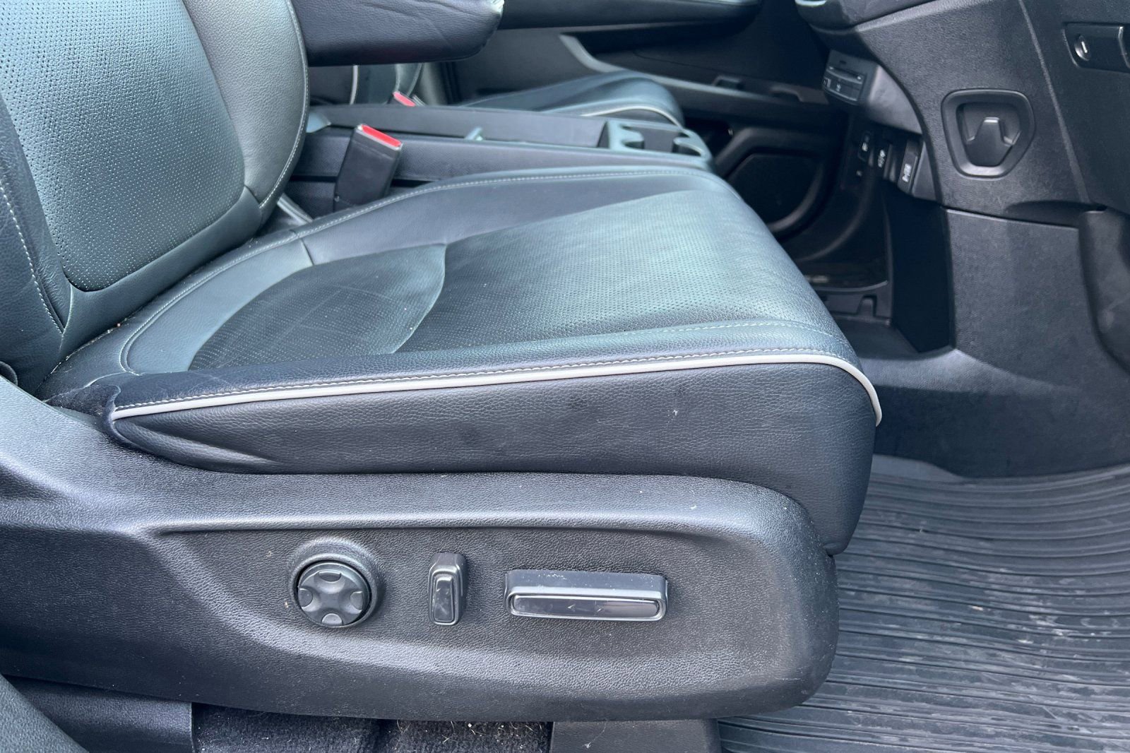 Used 2023 Honda Odyssey Elite image 23