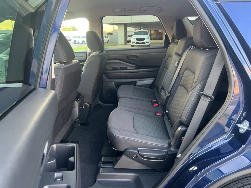 Used 2025 Nissan Pathfinder SV image 25