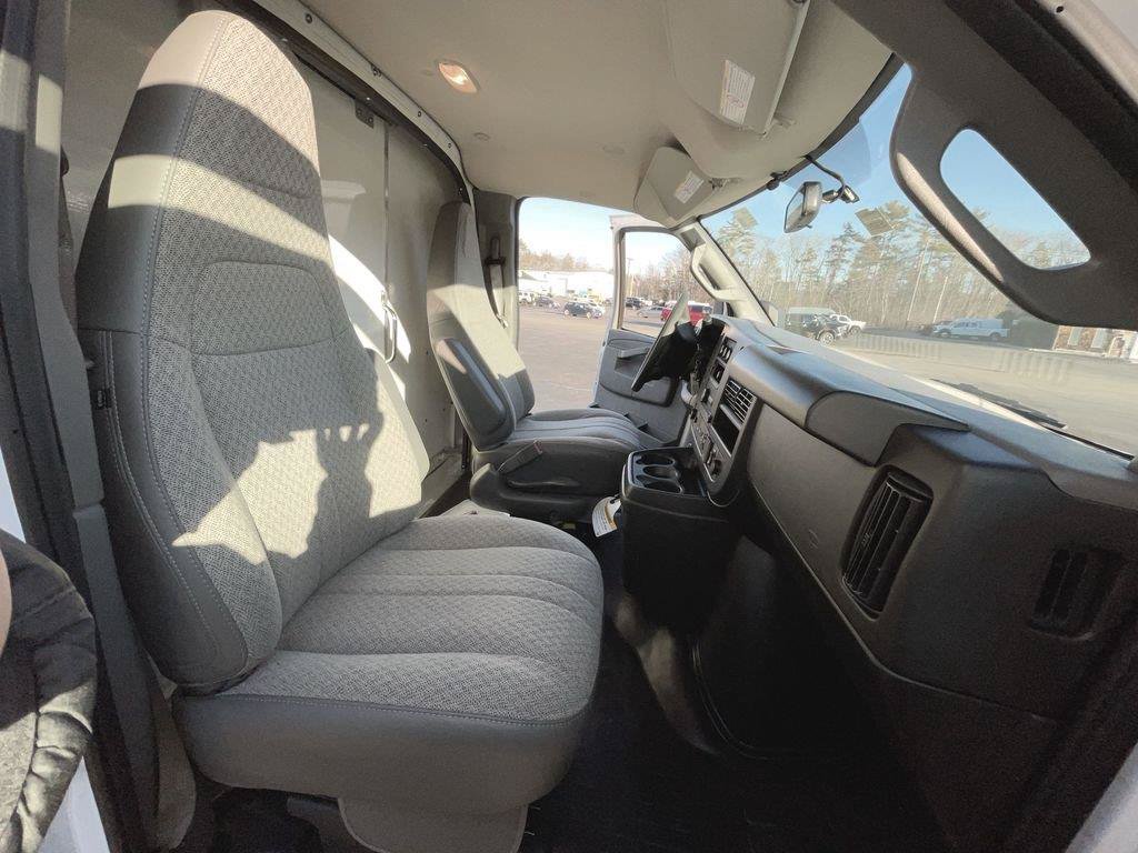 New 2025 GMC Savana 3500 w/ Power Convenience Package RWD image 24