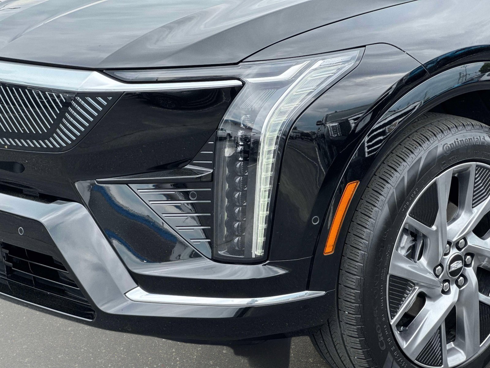 Certified 2025 Cadillac Optiq Luxury 2 w/ LPO, Floor Liner Package AWD/4WD image 28